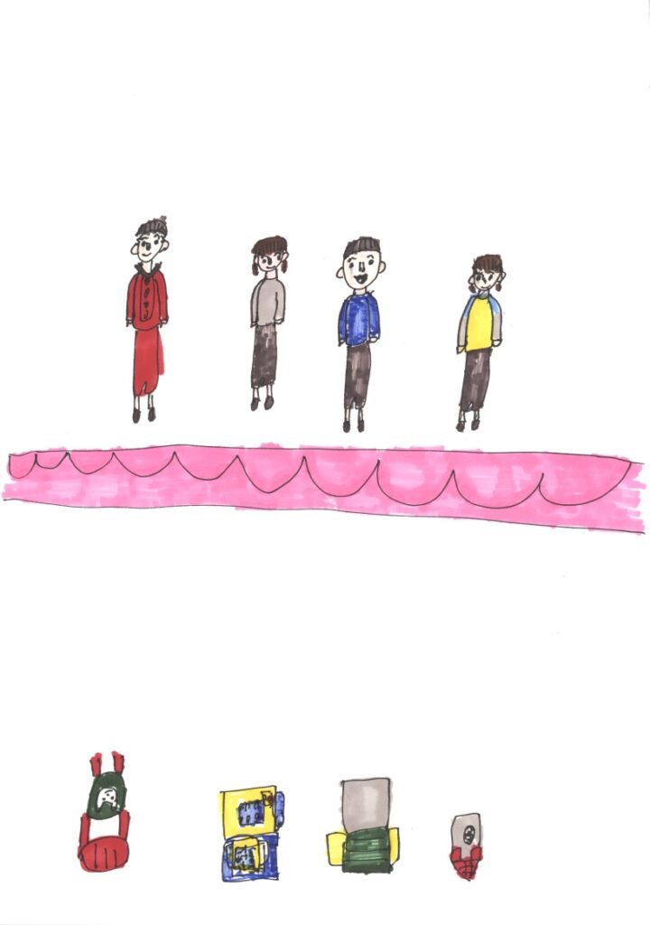 花田ゆういちろうさんと永田まやさんと秋元杏月さんと佐々本和夢さんと椅子とピコとブロックと指人形の玩具