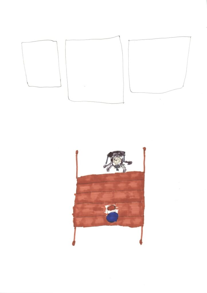 壁とテーブルとお菓子と大野さんと椅子